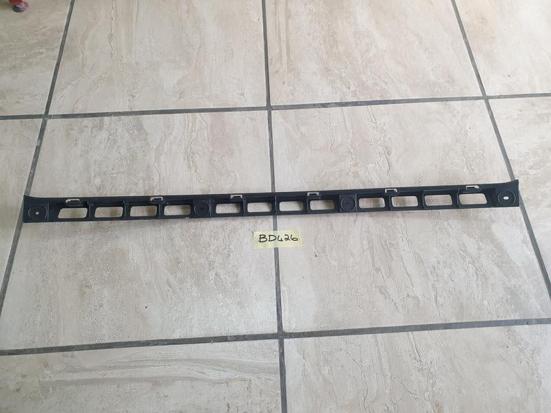 Original New Volkswagen Polo Centre Rear Bumper Bracket
