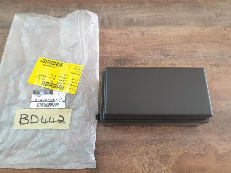 Original New Nissan X-Trail Relay Fuse Box Upper Cover