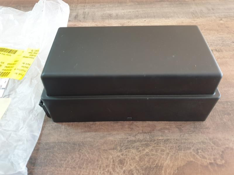 Original New Nissan X-Trail Relay Fuse Box Upper Cover