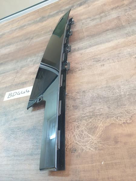 Original Used Land Rover Discovery Left Rear Door Blackout Moulding