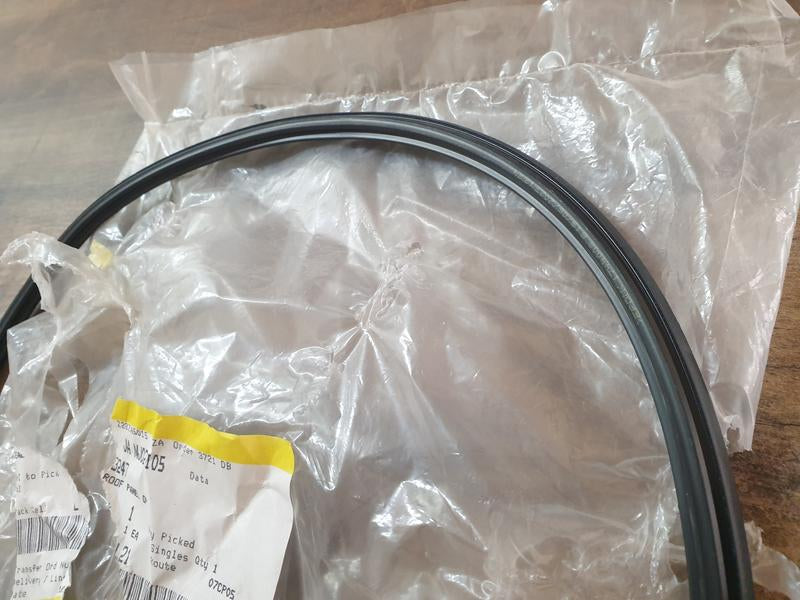 Original New Land Rover Discovery Front Sunroof Seal