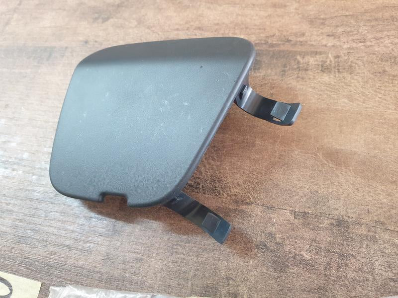 Original New Nissan NP200 Front Bumper Towing Eye Cover 511806358R