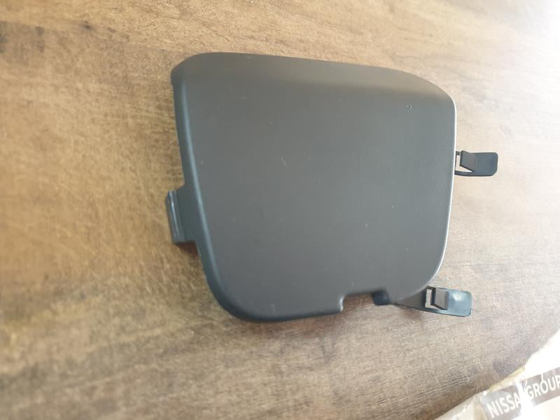 Original New Nissan NP200 Front Bumper Towing Eye Cover 511806358R