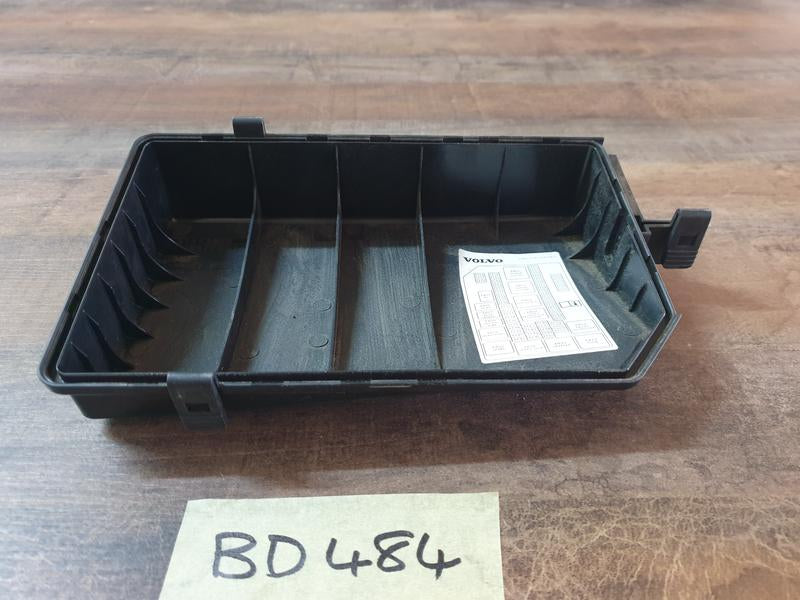 Original Used Volvo XC40 Relay Block Fuse Box Upper Cover