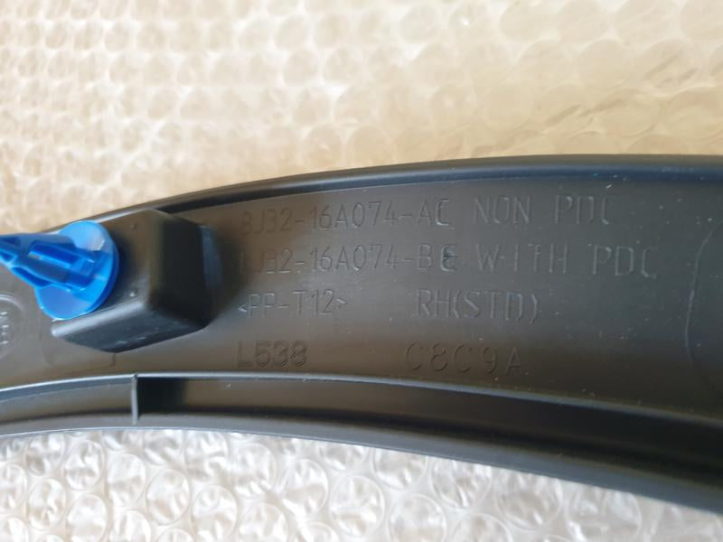 Original New Land Rover Range Rover Evoque Right Front Wheel Arch Moulding