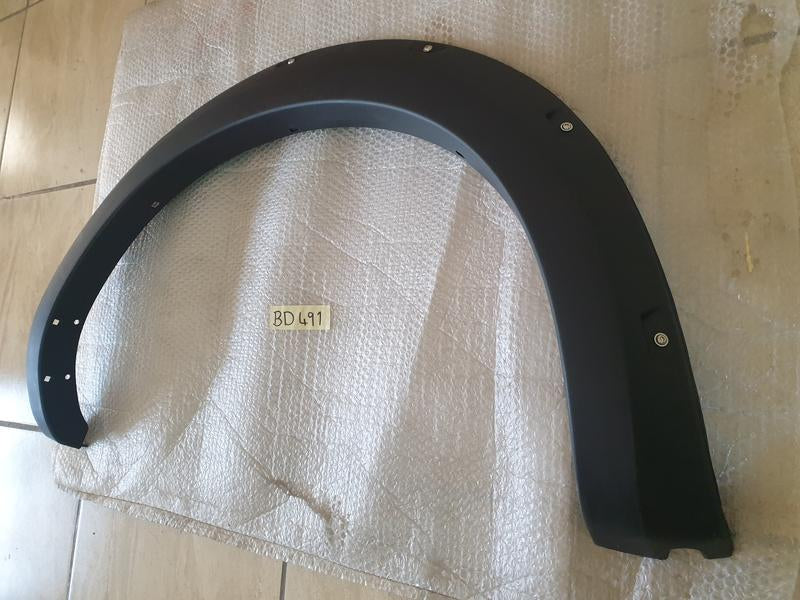 Original New Nissan Navara Right Rear Wheel Arch Moulding