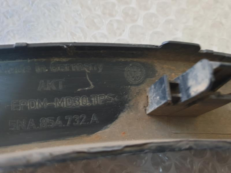 Original Used Volkswagen Tiguan Right Front Wheel Arch Moulding