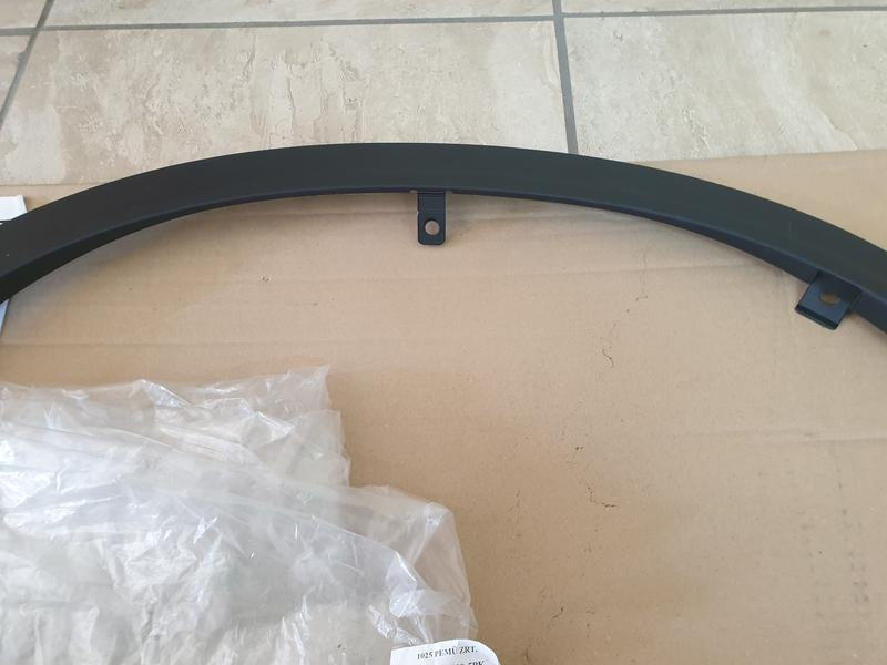 Original New Suzuki Vitara Right Front Wheel Arch Moulding
