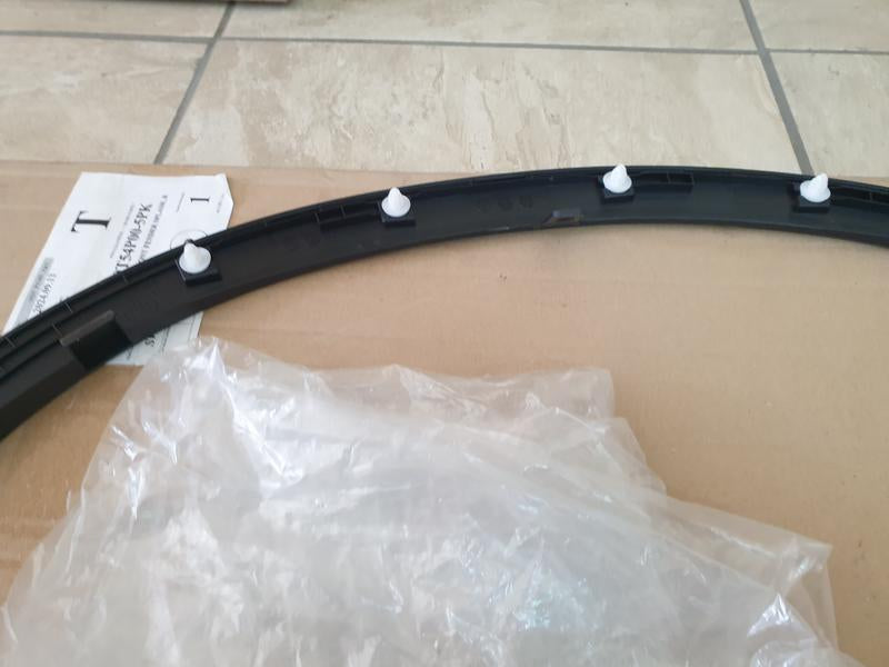 Original New Suzuki Vitara Right Front Wheel Arch Moulding