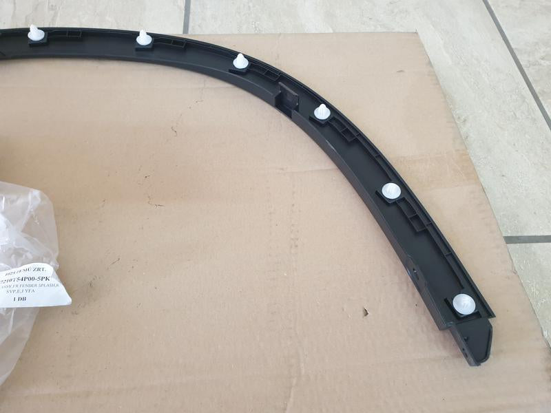 Original New Suzuki Vitara Right Front Wheel Arch Moulding