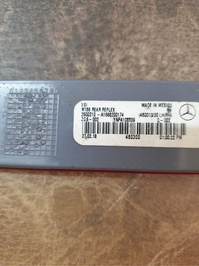 Original Used Mercedes-Benz GLE ML W166 Right Rear Bumper Reflector