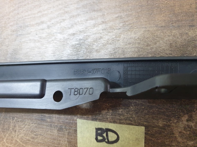 Original New Land Rover Range Rover 2015 Left Front Bumper Moulding