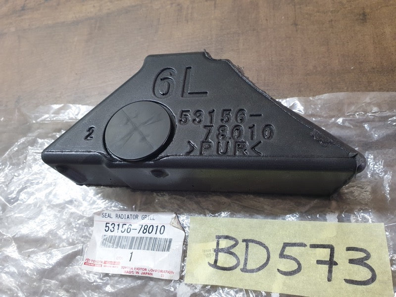 Original New Lexus NX 200 Left Front Fender Seal