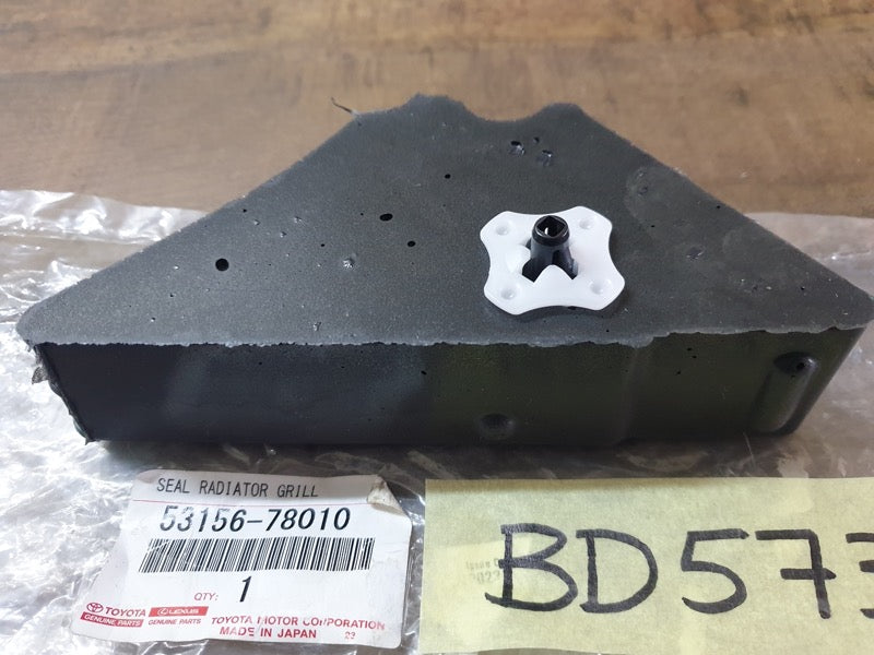 Original New Lexus NX 200 Left Front Fender Seal