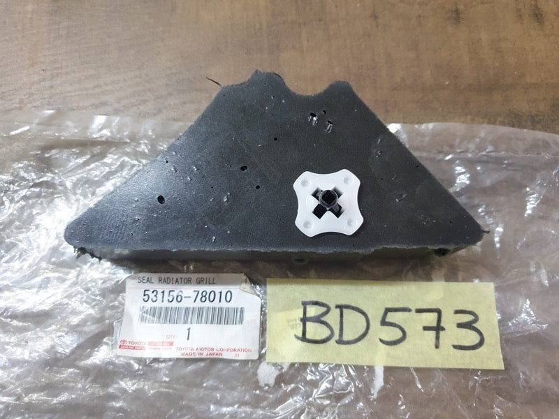 Original New Lexus NX 200 Left Front Fender Seal