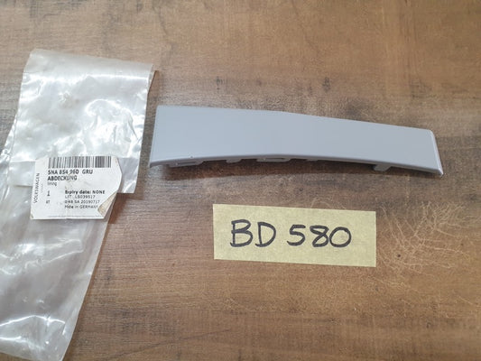 Original New Volkswagen Tiguan Right Front Fender Wheel Cover Trim