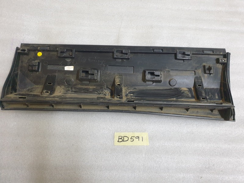 Original Used Volkswagen Tiguan Right Rear Door Lower Moulding