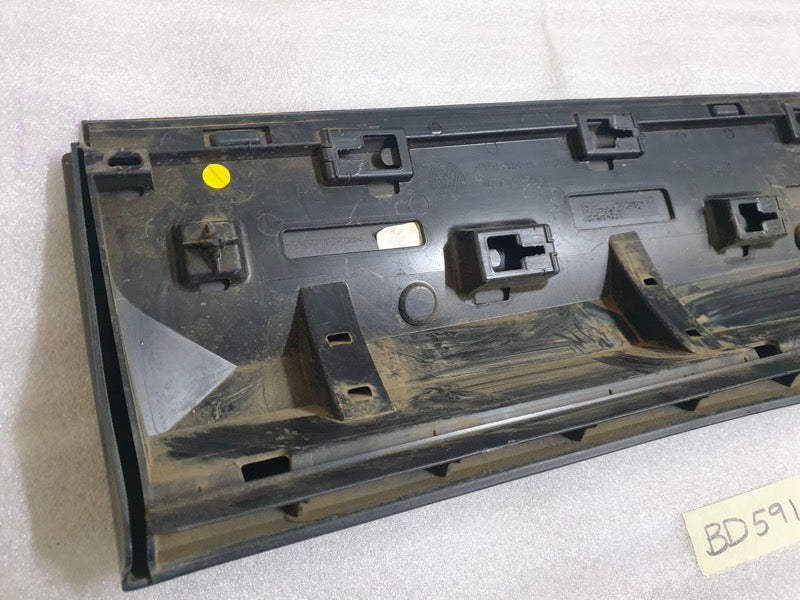 Original Used Volkswagen Tiguan Right Rear Door Lower Moulding