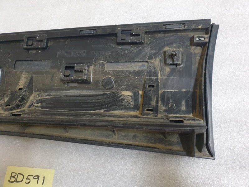 Original Used Volkswagen Tiguan Right Rear Door Lower Moulding