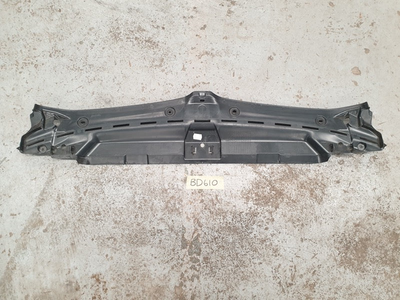 Original Used BMW 3 Series G20 G21 Front Centre Upper Engine Compartment Cover
