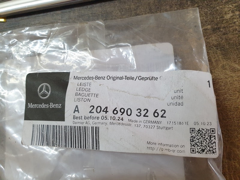 Original New Mercedes-Benz C-Class W204 2012 Right Front Fender Chrome Trim