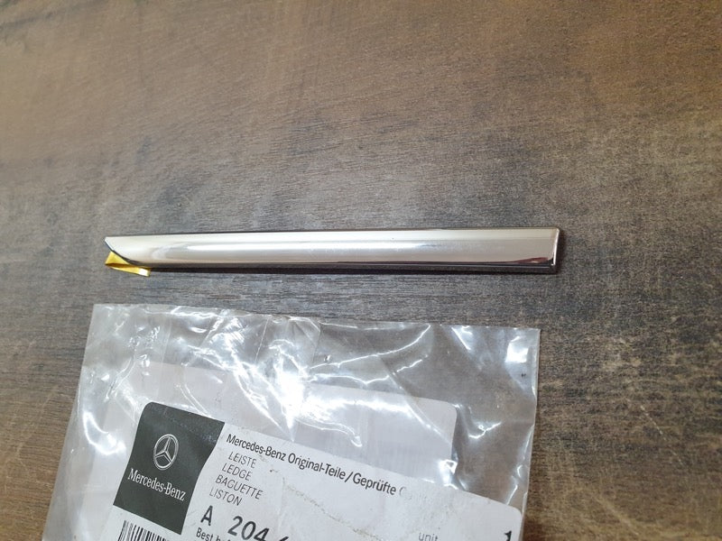 Original New Mercedes-Benz C-Class W204 2012 Right Front Fender Chrome Trim