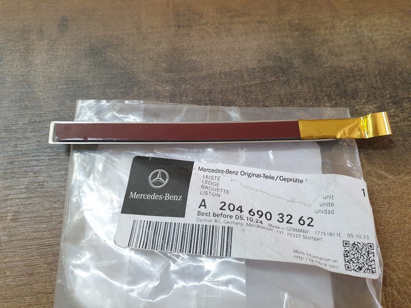 Original New Mercedes-Benz C-Class W204 2012 Right Front Fender Chrome Trim
