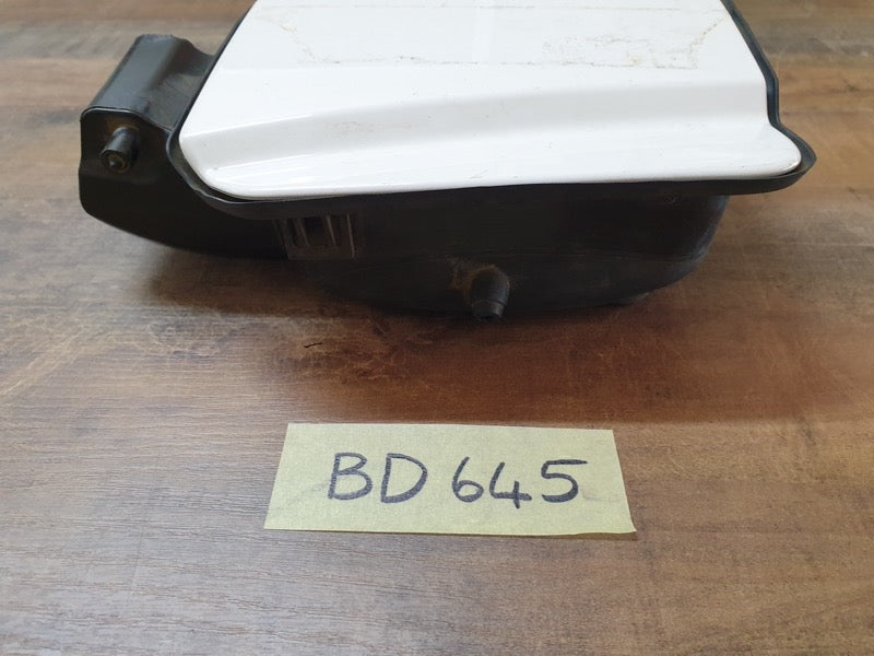 Original Used Volkswagen Amarok Fuel Tank Filler Recess Without Cover
