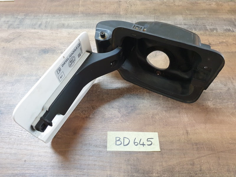 Original Used Volkswagen Amarok Fuel Tank Filler Recess Without Cover