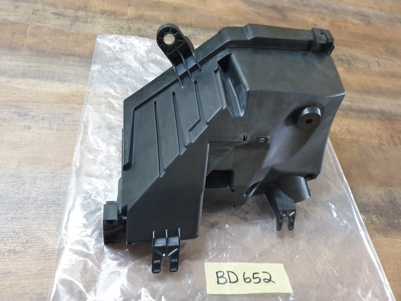 Original New Nissan X-Trail Lower Fuse Relay Box Cover