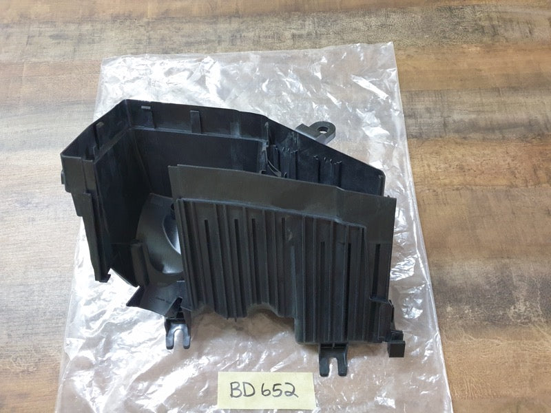 Original New Nissan X-Trail Lower Fuse Relay Box Cover