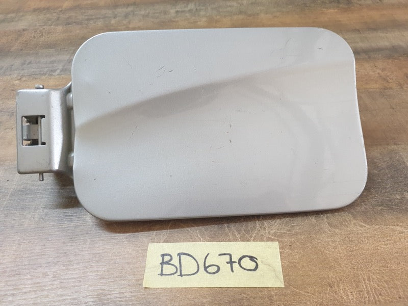 Original Used Hyundai H-1 Fuel Tank Flap