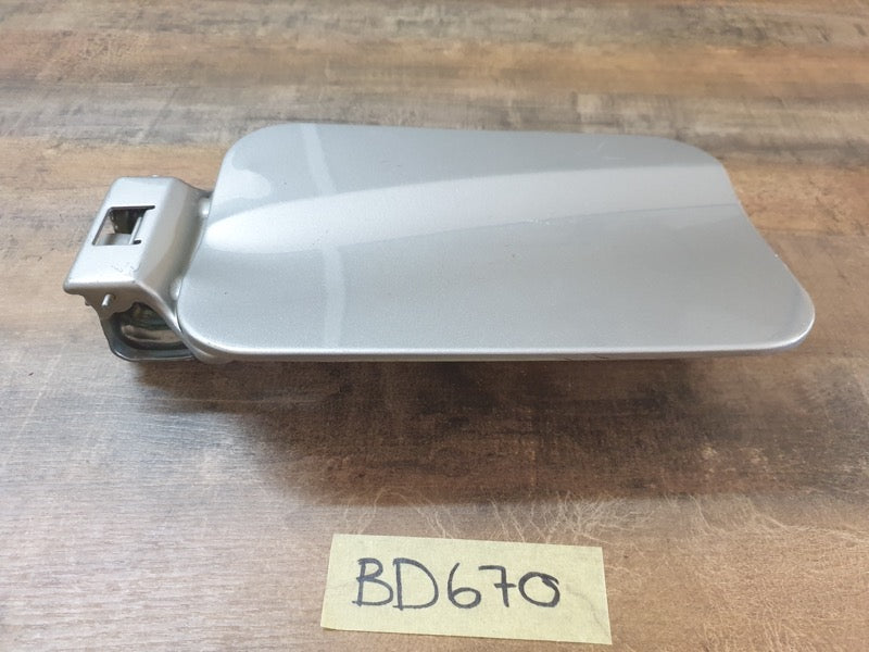 Original Used Hyundai H-1 Fuel Tank Flap