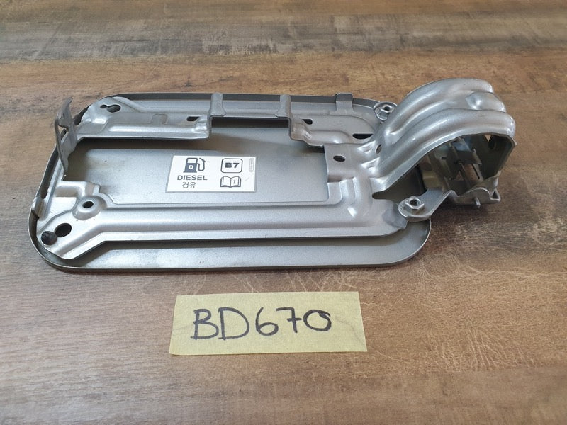 Original Used Hyundai H-1 Fuel Tank Flap