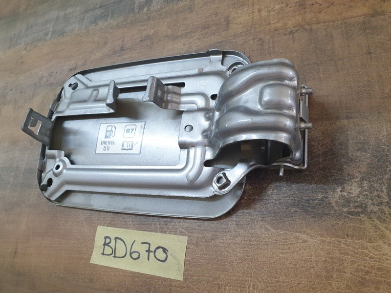 Original Used Hyundai H-1 Fuel Tank Flap