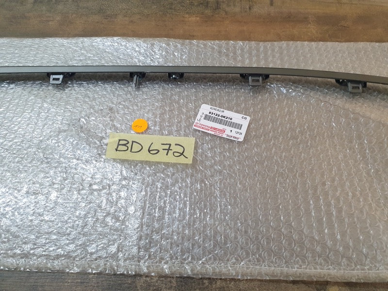 Original New Toyota Hilux Lower Radiator Grille Trim Moulding