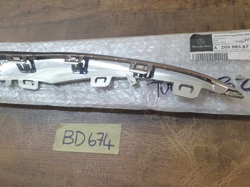Original New Mercedes-Benz C-Class W205 AMG Right Front Bumper Chrome Moulding