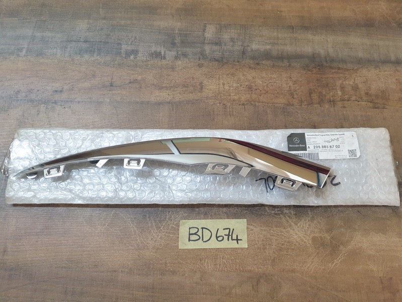 Original New Mercedes-Benz C-Class W205 AMG Right Front Bumper Chrome Moulding