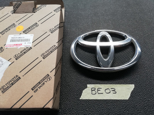Toyota Hilux 2.4 GD-6 SRX 2018 Radiator Grille Badge