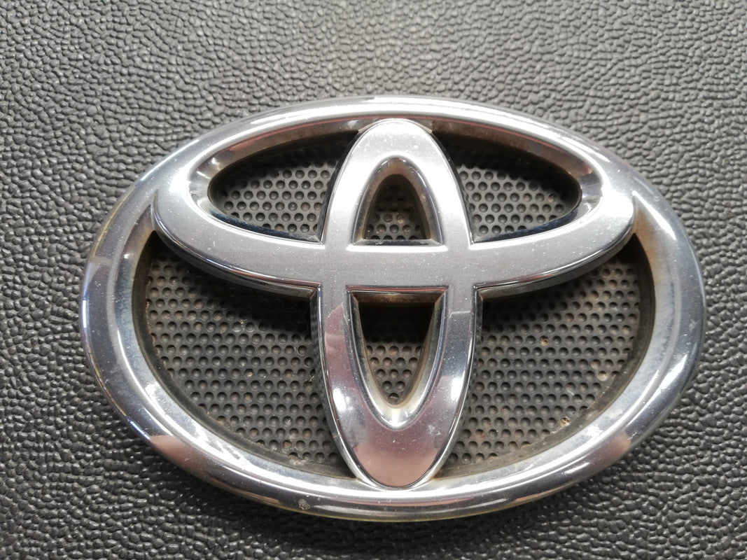 Toyota Hilux 2.4 GD-6 SRX 2018 Radiator Grille Badge