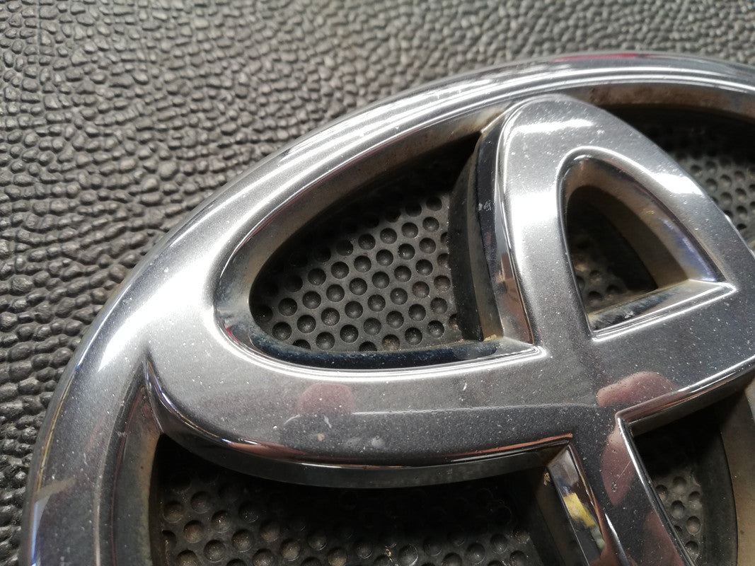 Toyota Hilux 2.4 GD-6 SRX 2018 Radiator Grille Badge