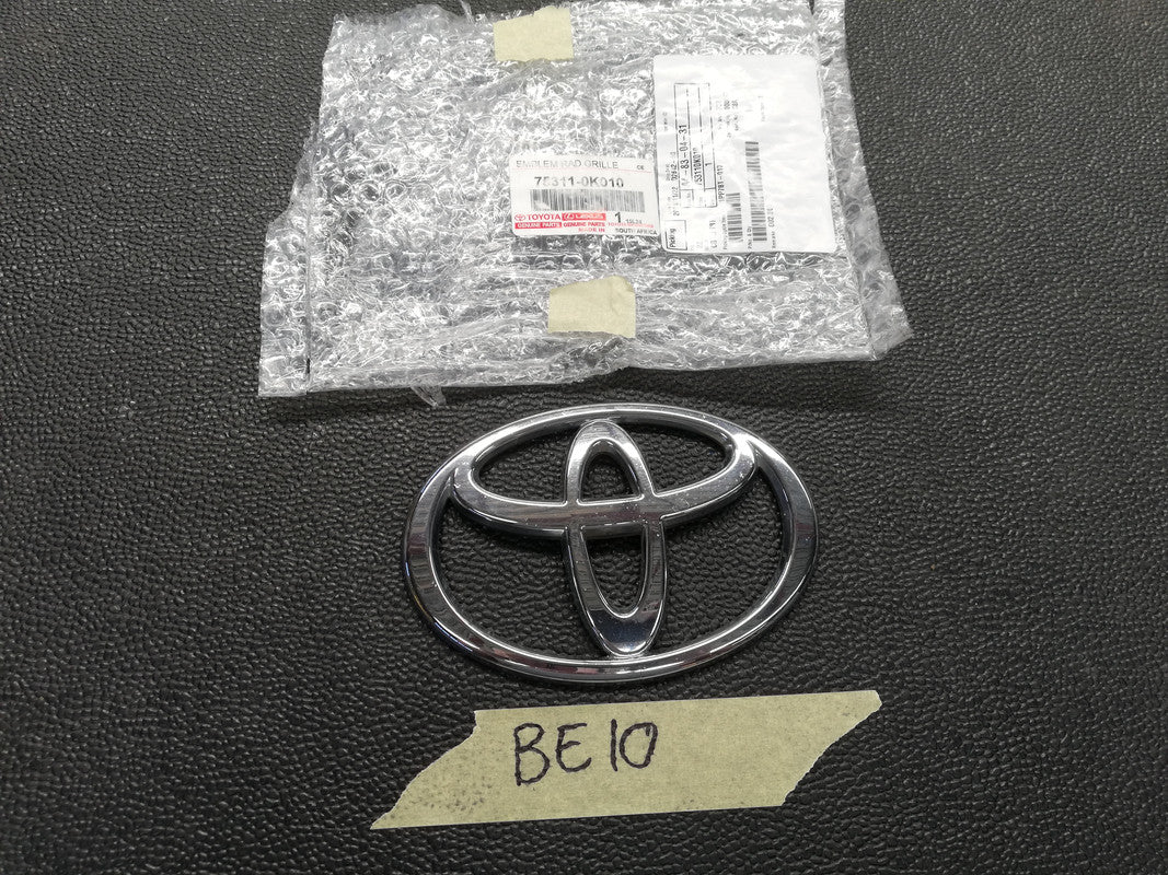Toyota Hilux Raider, 2.7VVT-i 2007 Radiator Grille Badge