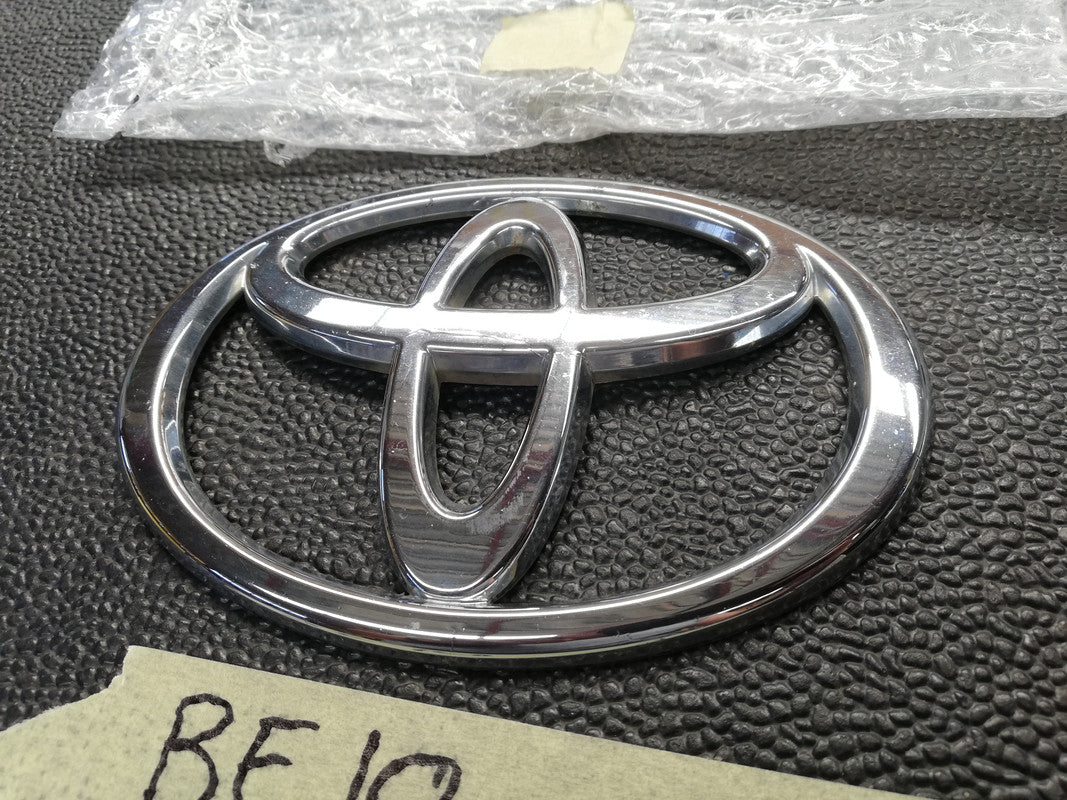 Toyota Hilux Raider, 2.7VVT-i 2007 Radiator Grille Badge