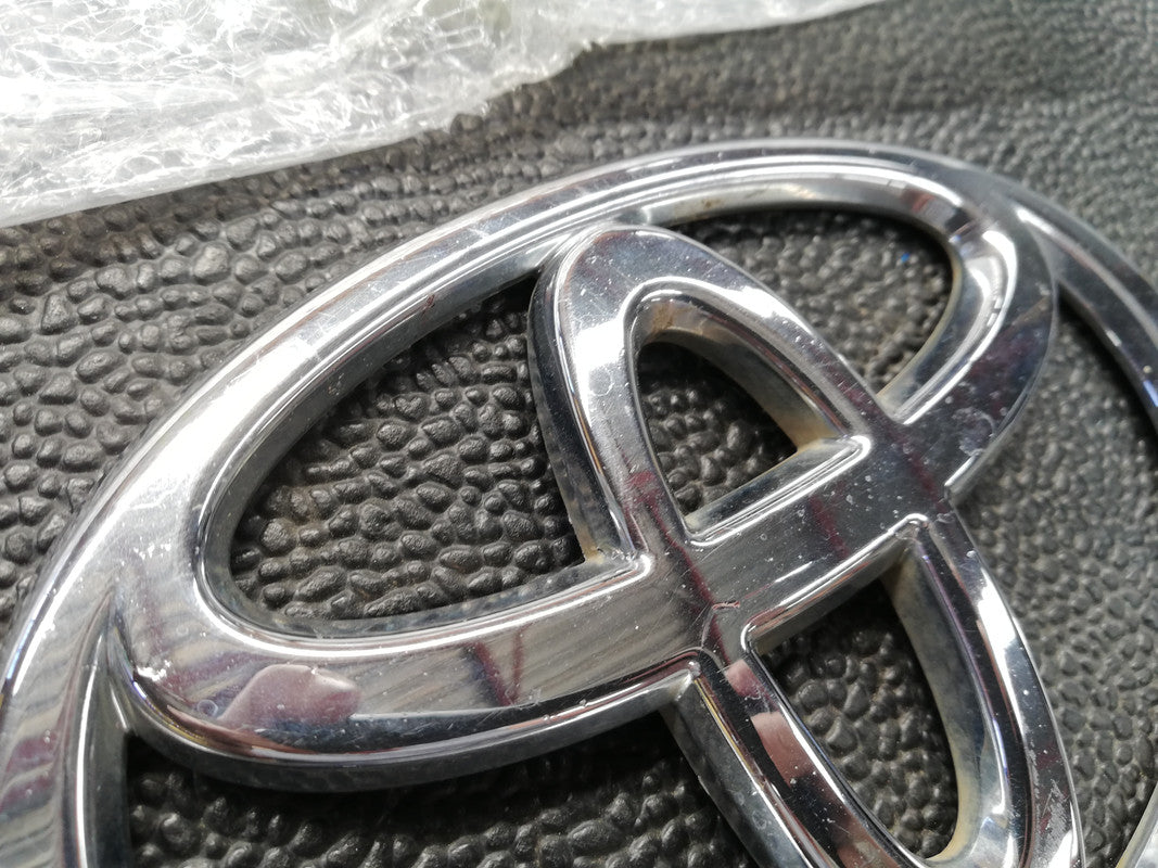 Toyota Hilux Raider, 2.7VVT-i 2007 Radiator Grille Badge