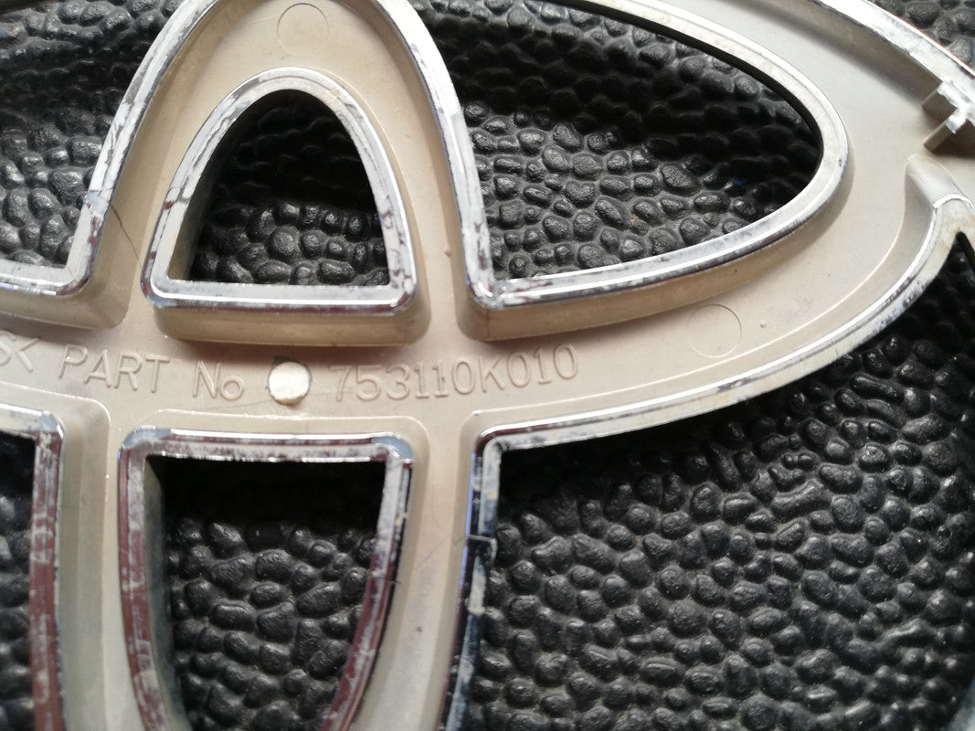 Toyota Hilux Raider, 2.7VVT-i 2007 Radiator Grille Badge