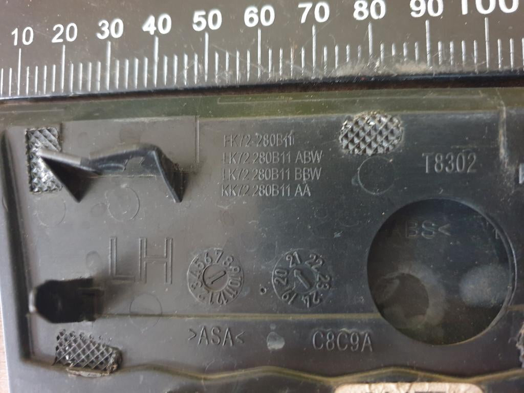 Land Rover Discovery Sport Left Front Fender Badge