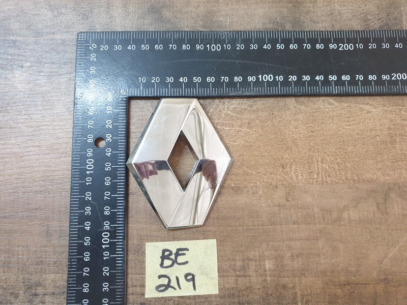 Original Used Renault Sandero Boot Lid Badge