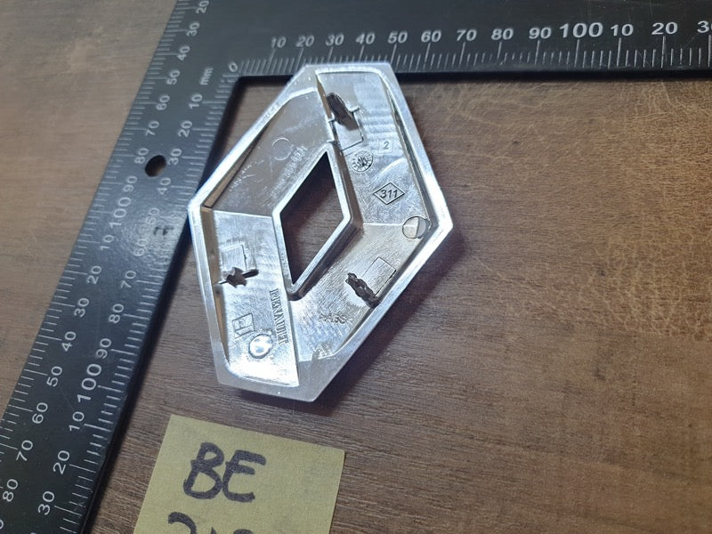 Original Used Renault Sandero Boot Lid Badge