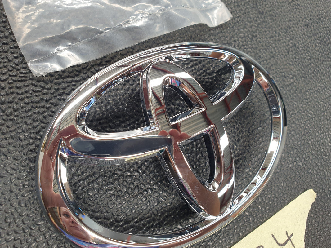 Toyota Corolla Quest Radiator Grille Badge