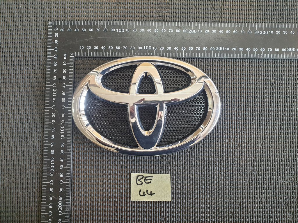 Toyota Hilux Toyota Logo - Radiator Grille Badge
